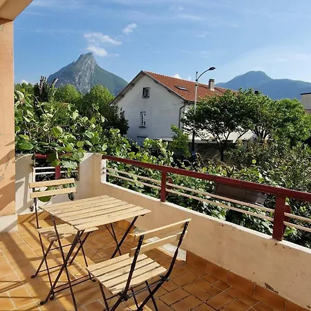 Spacious Terrace With Mountain View