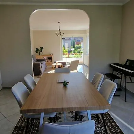 Spacious Terrace With Mountain View Fontaine (Isere)